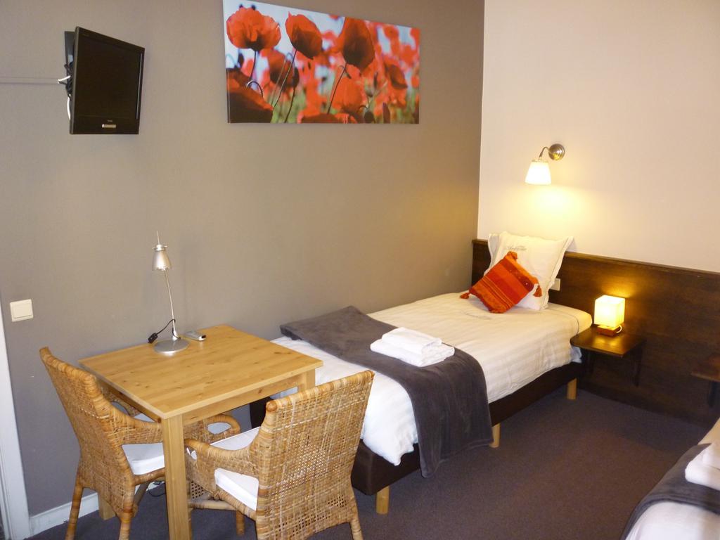 Hotel Ambrosia Ieper Kamer foto